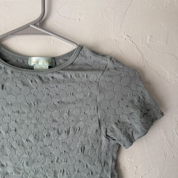 Emma & Elsa Y2k One Size Gray Floral Textured Short Sleeve Stretch Baby Tee - Picture 2 of 8
